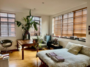 Huge room in loft with sauna in central London